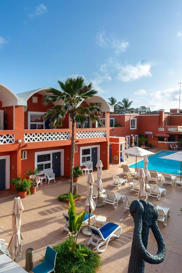 Hotel La Madrague Дакар Екстериор снимка