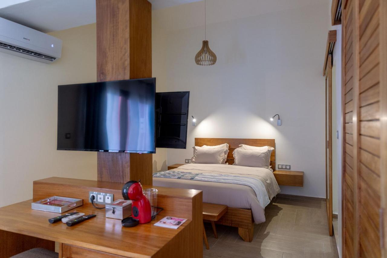 Hotel La Madrague Дакар Екстериор снимка