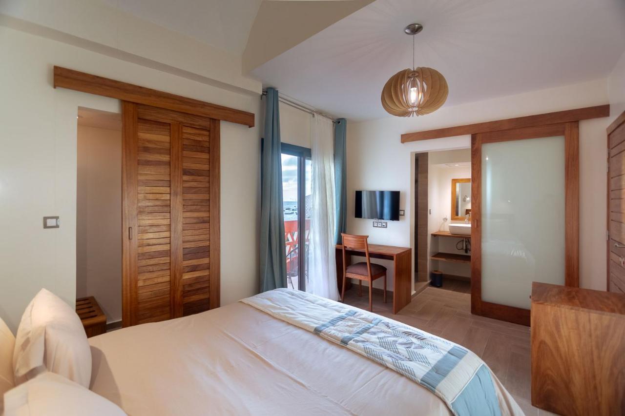 Hotel La Madrague Дакар Екстериор снимка
