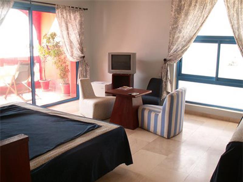 Hotel La Madrague Дакар Екстериор снимка