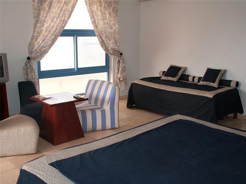 Hotel La Madrague Дакар Екстериор снимка