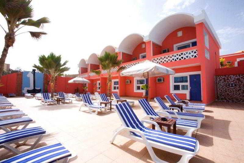 Hotel La Madrague Дакар Екстериор снимка